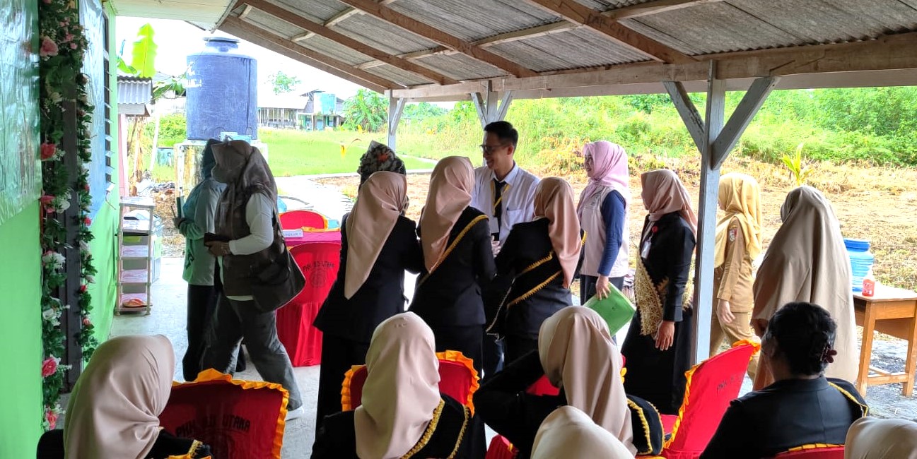 PARA_JURI_MEMASUKI_POSYANDU_WIJAYA_KUSUMA_MEMULAI_PROSES_PENILAIAN