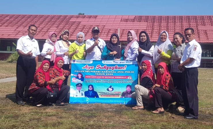 FOTO_BERSAMA_KAKAM_DAN_PARA_GURU_BUMI_DIPASENA_UTAMA_PIN_POLIO_SD_N_01